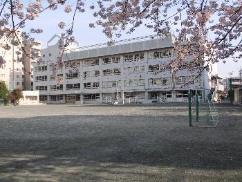 狛江市立狛江第一小学校